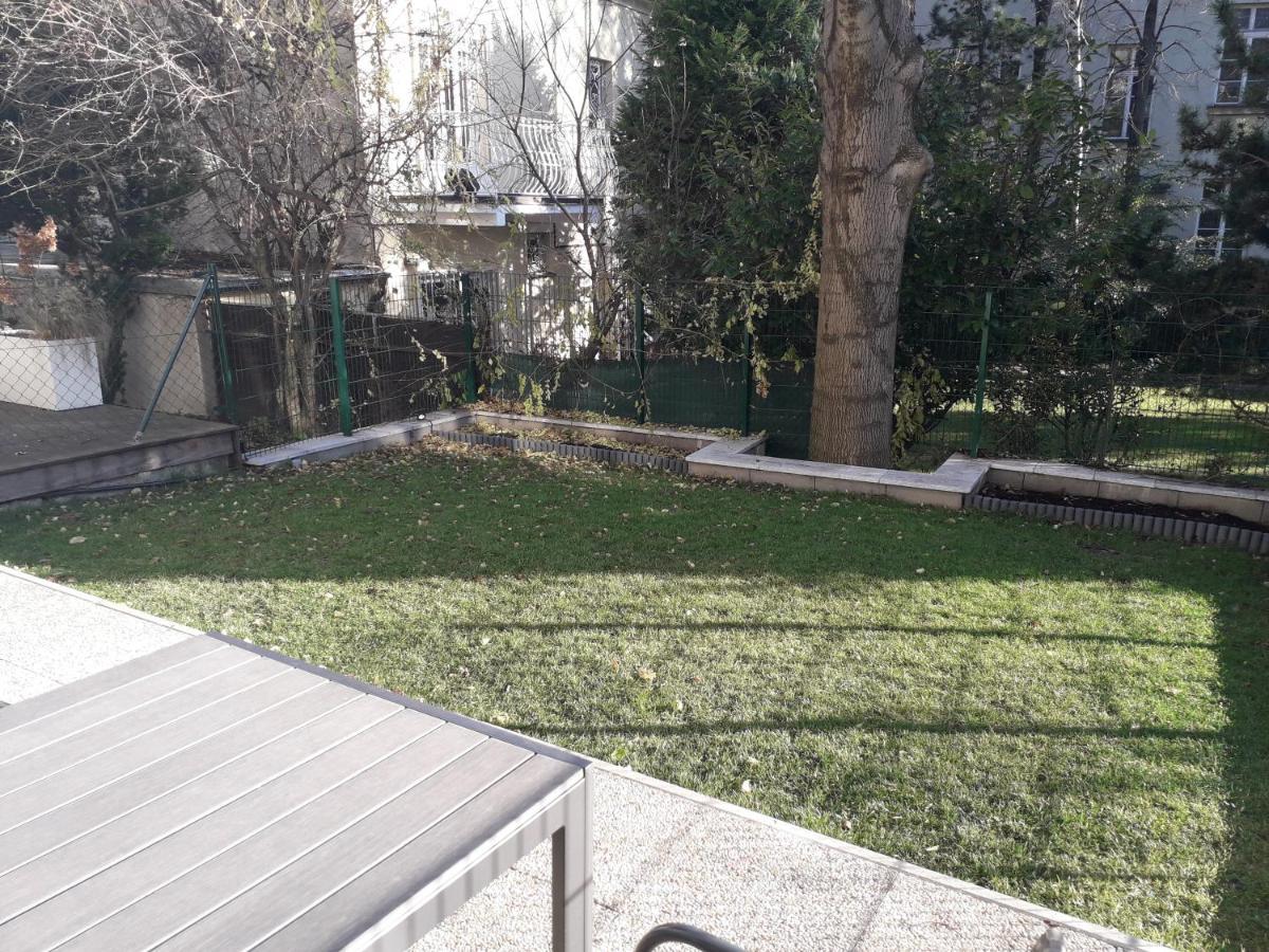 Cosy Flat In The Quiet Area With Own Garden, Free Parking And Direct Public Transport Link To The Centre Appartement Wenen Buitenkant foto