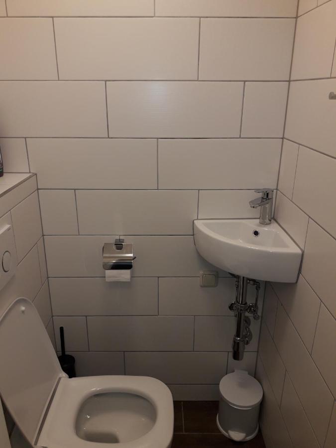 Cosy Flat In The Quiet Area With Own Garden, Free Parking And Direct Public Transport Link To The Centre Appartement Wenen Buitenkant foto